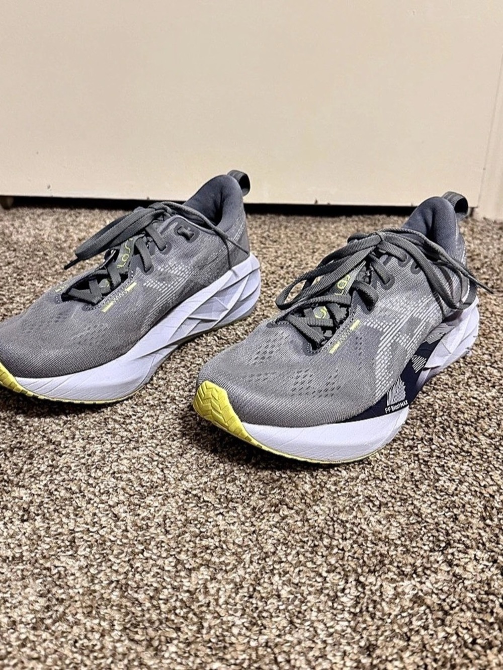 ASICS Novablast 5